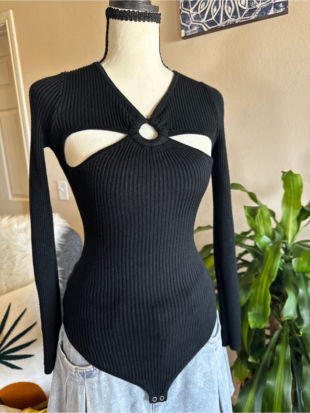 Abercrombie & Fitch Black Ribbed Long-Sleeve Cutout Bodysuit with Ring